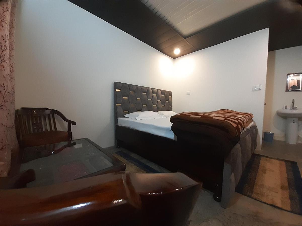 Lake Haven Resort, Sari, Chopta Екстер'єр фото