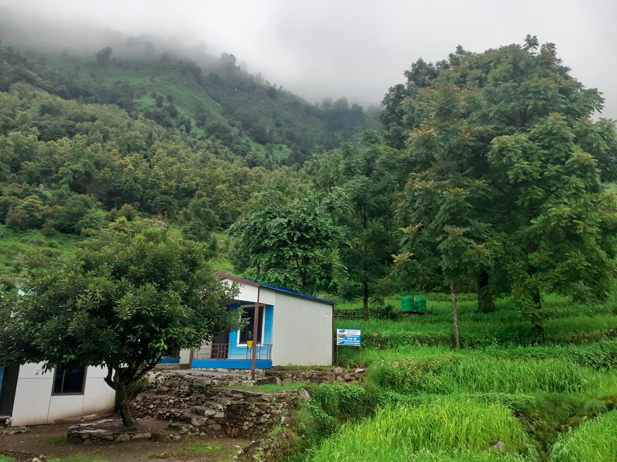 Lake Haven Resort, Sari, Chopta Екстер'єр фото